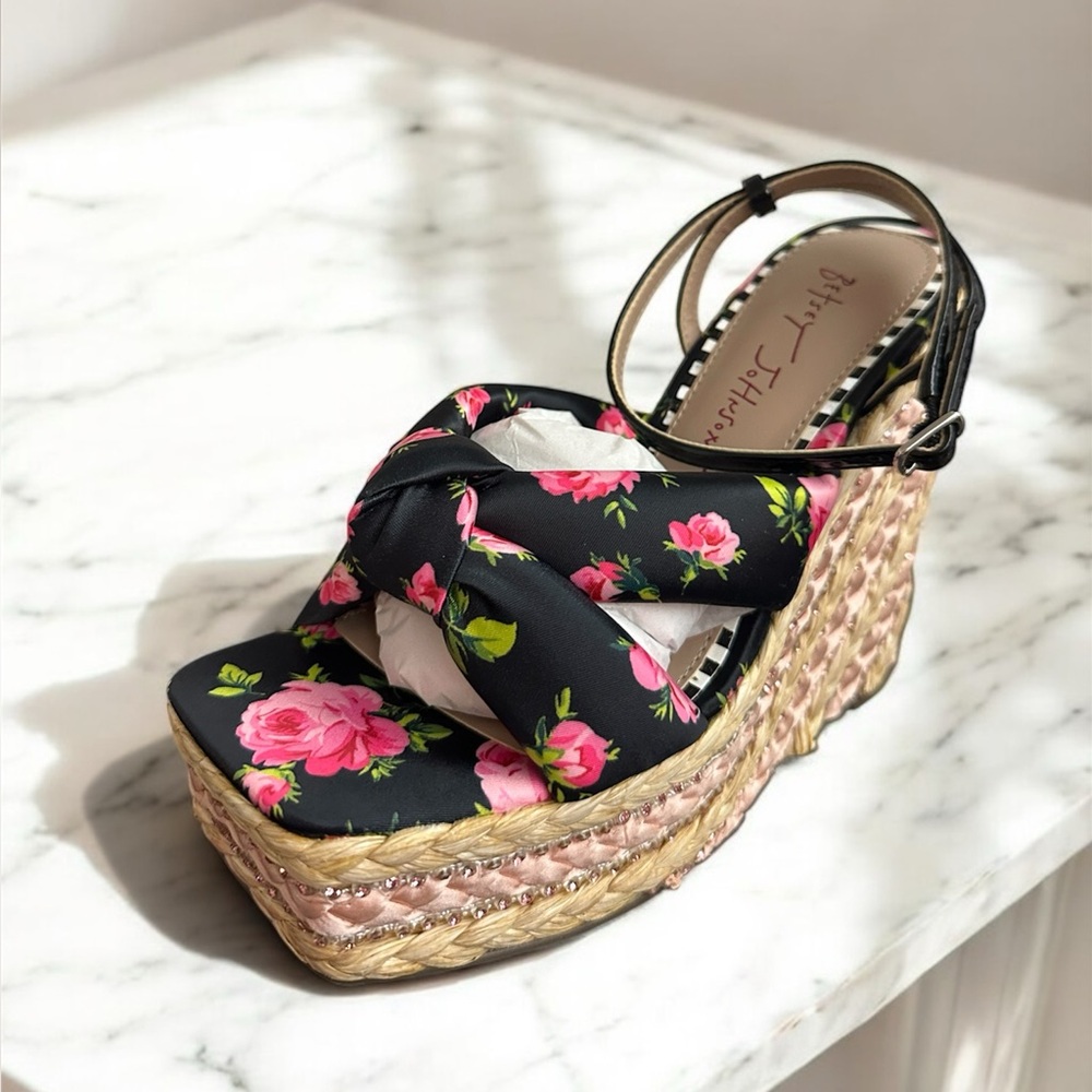 *NEW IN BOX* Betsey Johnson Pansie Wedges